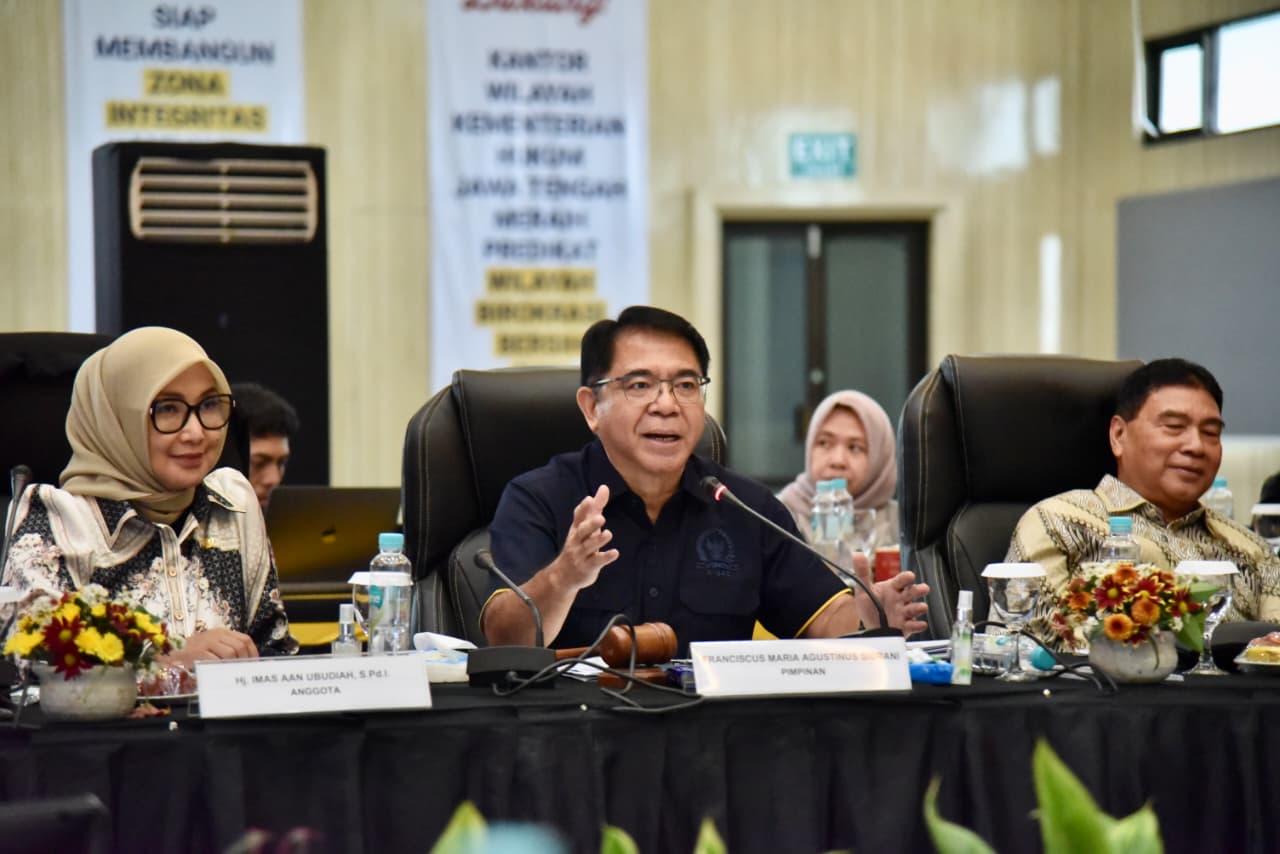 Antisipasi Pembajakan Berbasis AI, Franciscus Sibarani Desak Aturan Keras RUU Desain Industri! Antisipasi Pembajakan Berbasis AI, Franciscus Sibarani Desak Aturan Keras RUU Desain Industri!