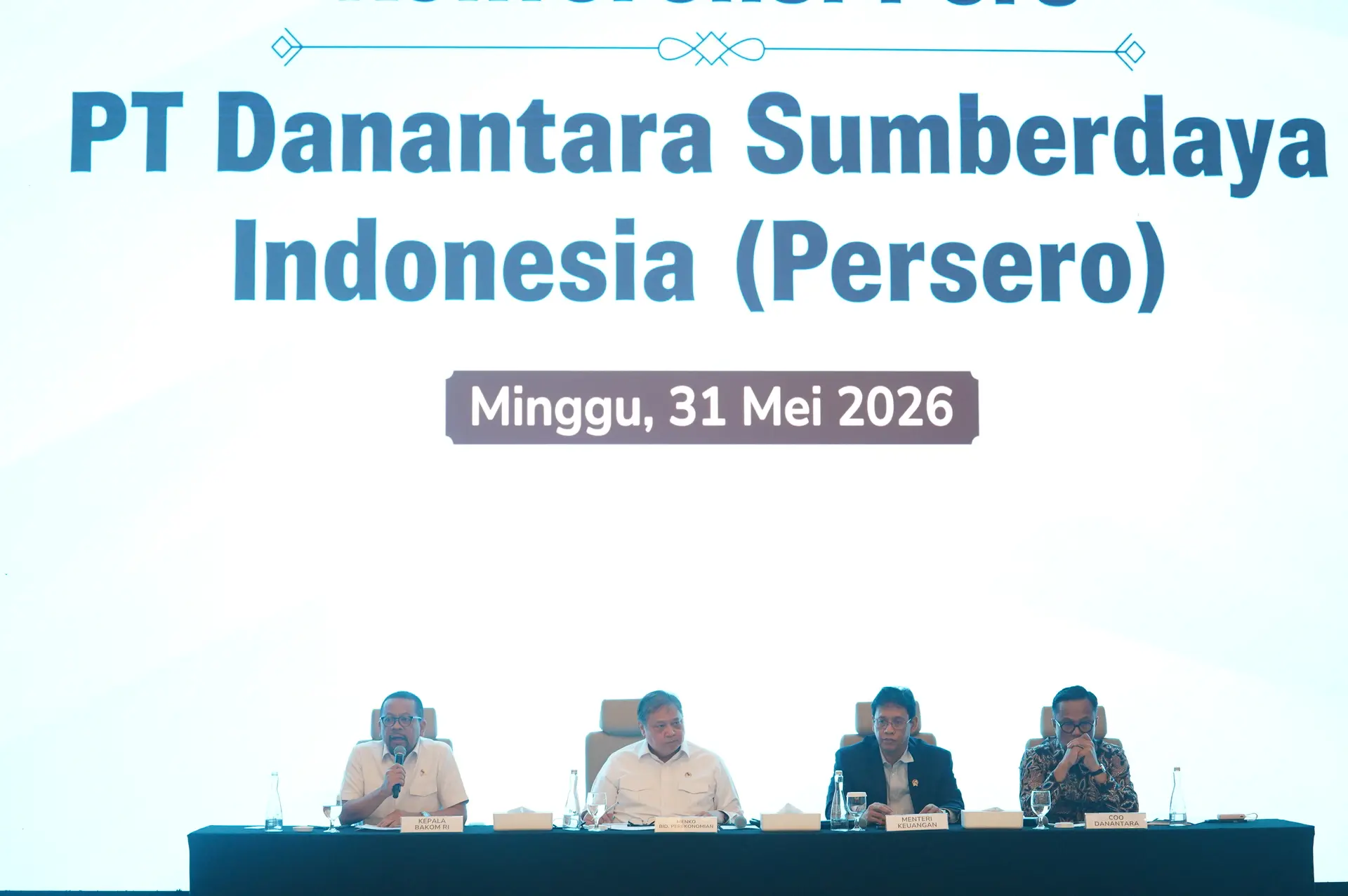 Sikat Mafia Ekspor! Airlangga Hartarto Terapkan Sistem Satu Pintu Lewat Danantara, Pelarian Devisa Tamat? Sikat Mafia Ekspor! Airlangga Hartarto Terapkan Sistem Satu Pintu Lewat Danantara, Pelarian Devisa Tamat?