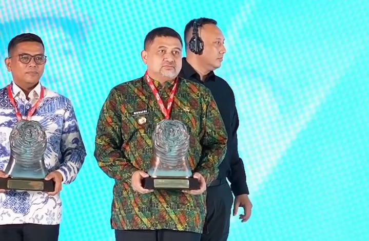 Wali Kota Makassar Munafri Arifuddin Terima Paritrana Award 2025, Makassar Terbaik Se-Indonesia
