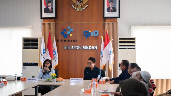 Menkomdigi Meutya Hafid Dorong Balmon Pakai AI! Revolusi Pengawasan Frekuensi demi Kedaulatan Digital