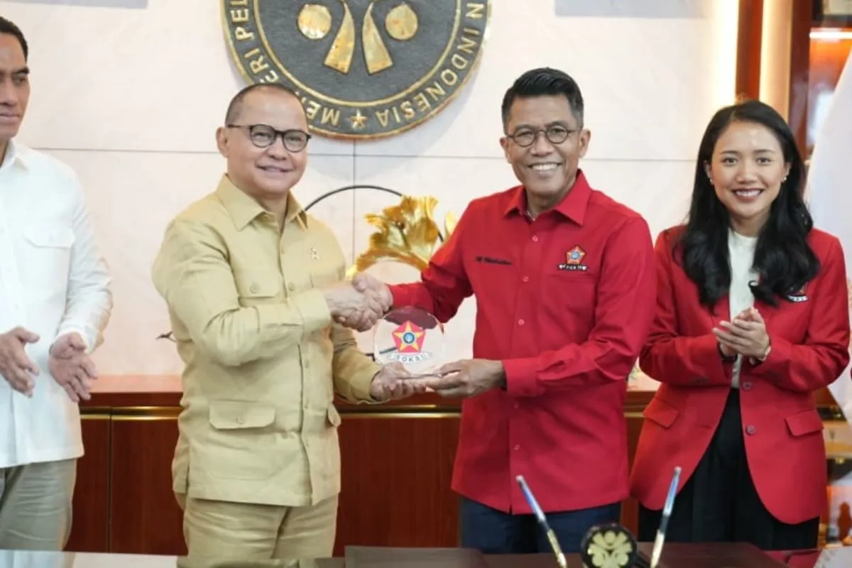 Sinergi Dua Tokoh Golkar! Misbakhun Bawa SOKSI Dukung Penuh Langkah Menteri P2MI Mukhtarudin Rombak Paradigma TKI Sinergi Dua Tokoh Golkar! Misbakhun Bawa SOKSI Dukung Penuh Langkah Menteri P2MI Mukhtarudin Rombak Paradigma TKI
