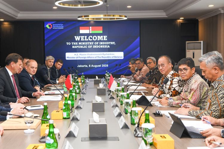 Menperin Agus Gumiwang Perkuat Kerja Sama Manufaktur RI-Belarus, Bidik Investasi Perakitan Alat Berat Menperin Agus Gumiwang Perkuat Kerja Sama Manufaktur RI-Belarus, Bidik Investasi Perakitan Alat Berat