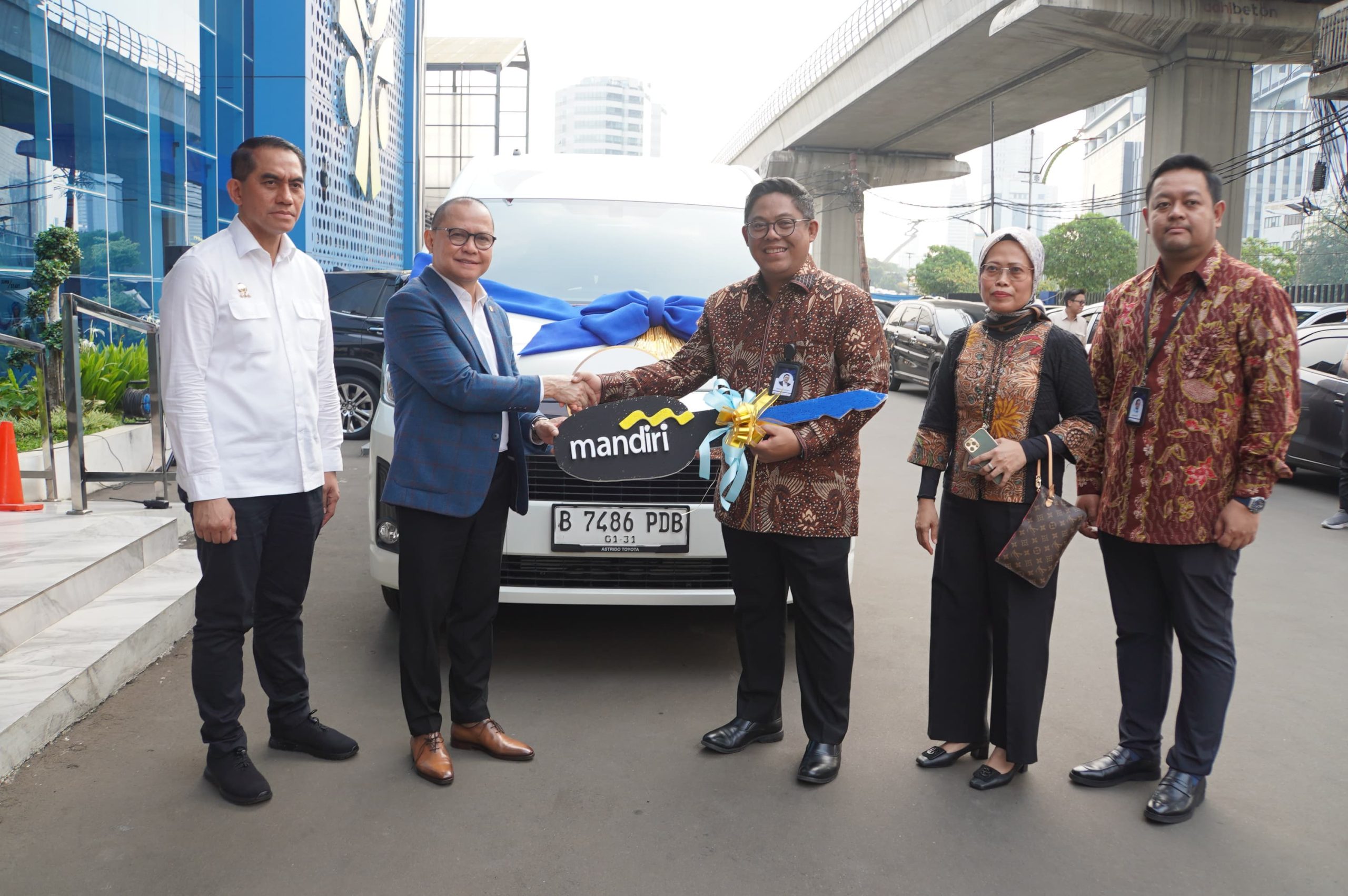 Terima Kendaraan Operasional dari Bank Mandiri, Menteri P2MI Mukhtarudin Fokuskan Literasi Keuangan PMI Terima Kendaraan Operasional dari Bank Mandiri, Menteri P2MI Mukhtarudin Fokuskan Literasi Keuangan PMI