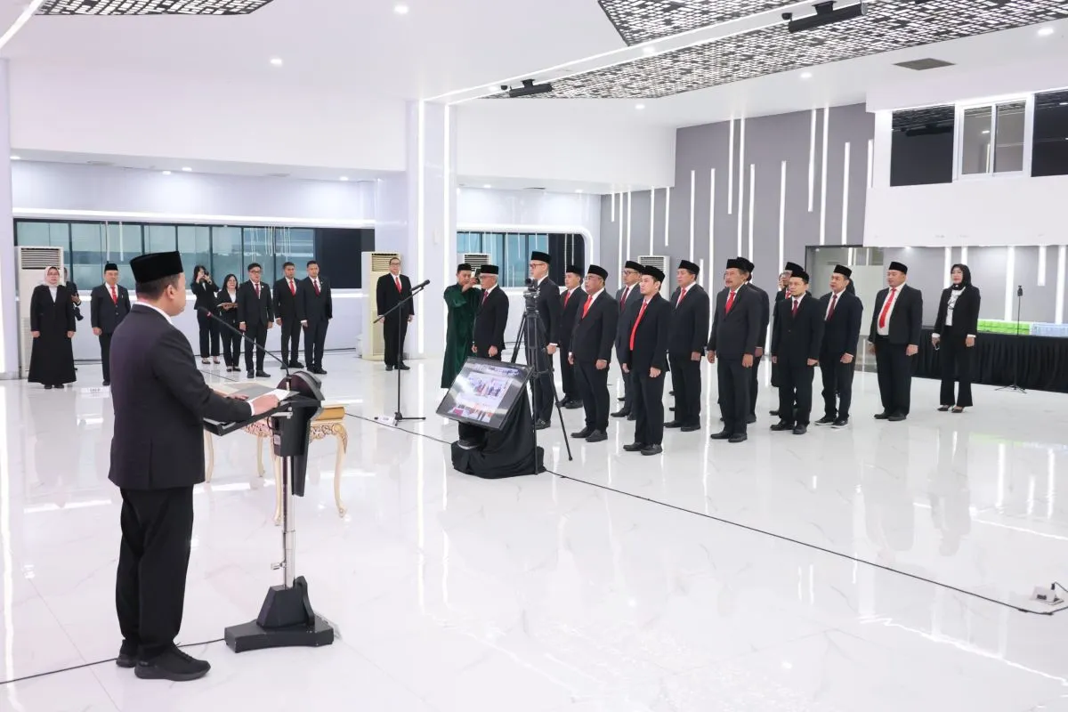 Menteri ATR/BPN Nusron Wahid Lantik 130 Pejabat, Tekankan Pelayanan Cepat dan Adil bagi Masyarakat Menteri ATR/BPN Nusron Wahid Lantik 130 Pejabat, Tekankan Pelayanan Cepat dan Adil bagi Masyarakat