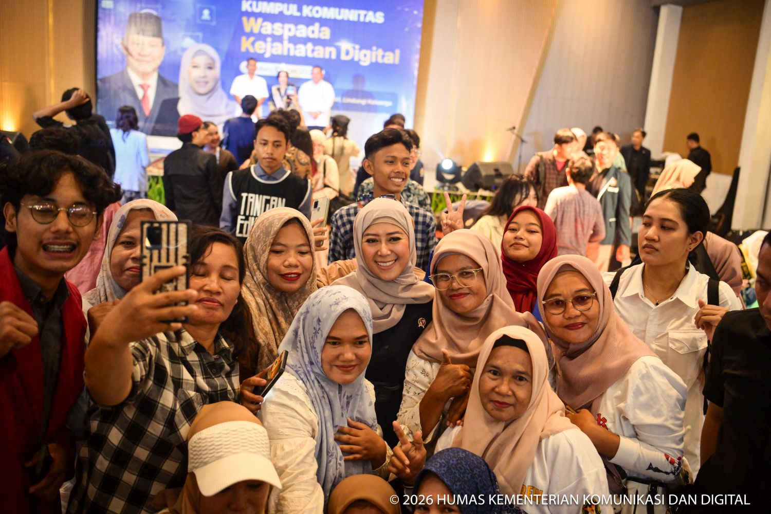 Menkomdigi Meutya Hafid Soroti Kasus Penyekapan Bandung, Ingatkan Waspada Gunakan Aplikasi Kencan