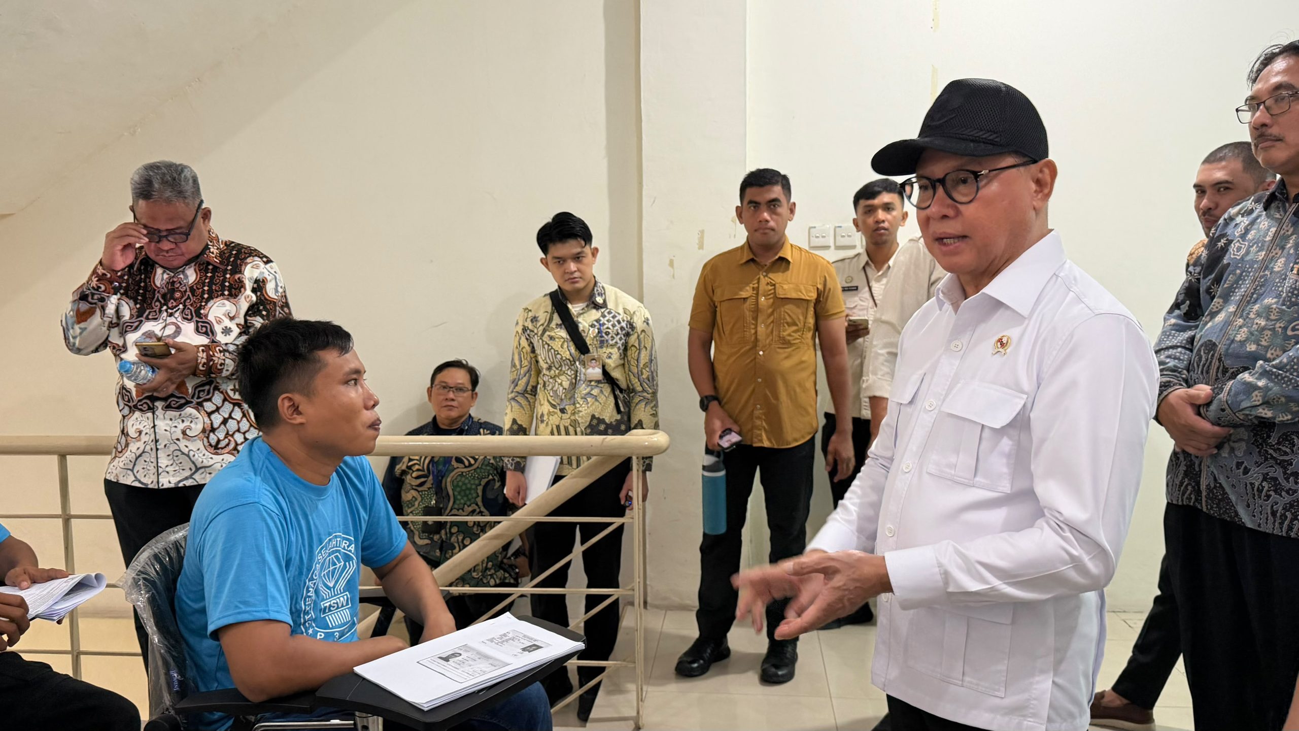 Diperas Calo Hingga Belasan Juta, Isak Tangis CPMI Asal Surabaya Pecah di Depan Menteri Mukhtarudin! Diperas Calo Hingga Belasan Juta, Isak Tangis CPMI Asal Surabaya Pecah di Depan Menteri Mukhtarudin!