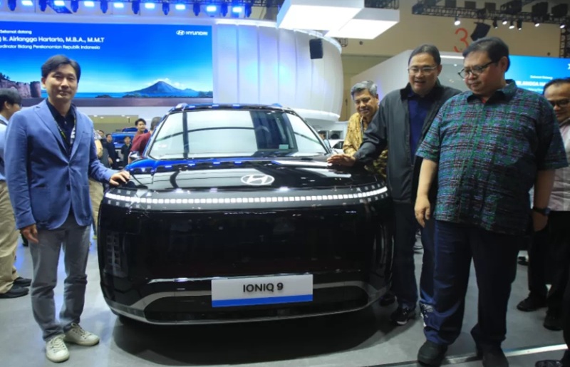 Airlangga Hartarto Jajal Hyundai IONIQ 9, SUV Listrik Premium Berjarak Tempuh 734 Km Airlangga Hartarto Jajal Hyundai IONIQ 9, SUV Listrik Premium Berjarak Tempuh 734 Km