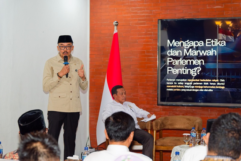 Agung Widyantoro Ingatkan Etika Anggota DPR Tak Hanya Saat Bertugas, Perilaku Sehari-hari Disorot Agung Widyantoro Ingatkan Etika Anggota DPR Tak Hanya Saat Bertugas, Perilaku Sehari-hari Disorot