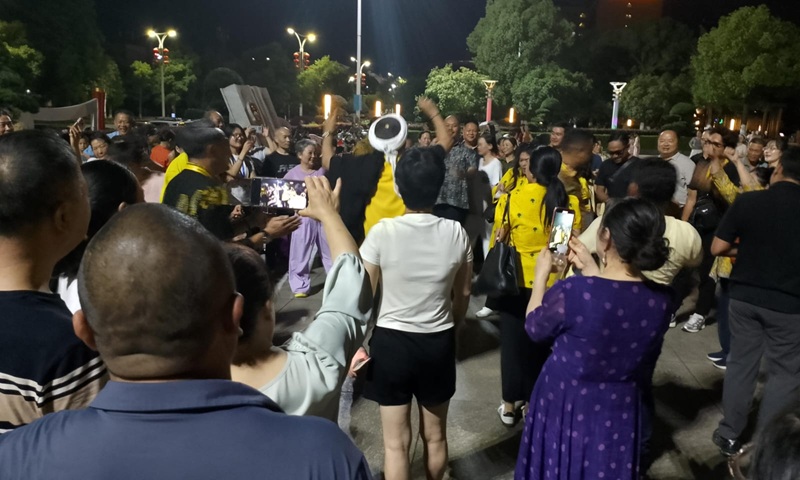 Saat Tabola Bale Menggema di Alun-Alun Kota Shaoshan, Tiongkok Saat Tabola Bale Menggema di Alun-Alun Kota Shaoshan, Tiongkok